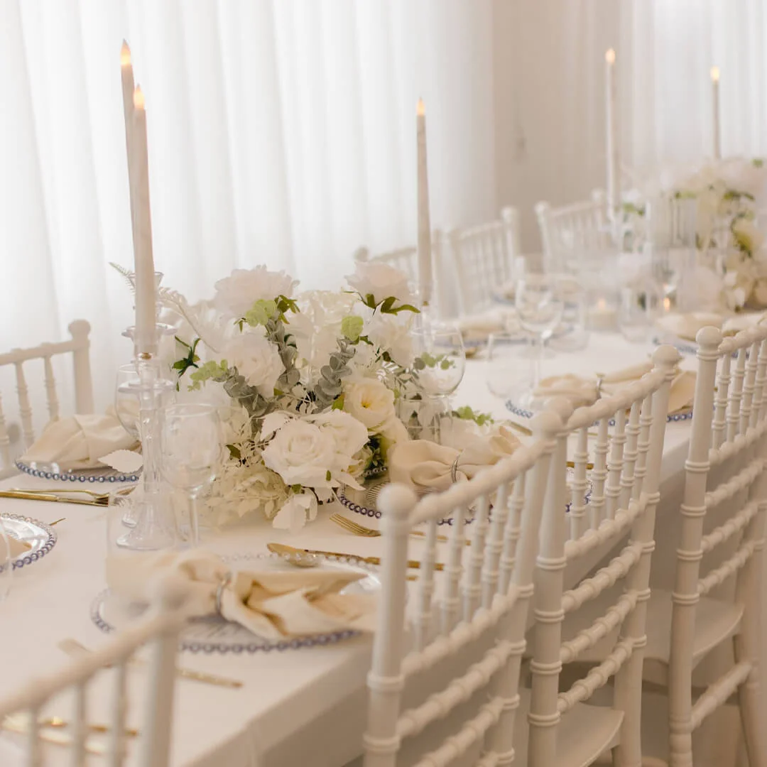 Festlich dekorierter Bereich des E|S Event Salons